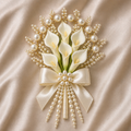 butoniera mire the vow pearlee
butoniera eleganta mire perle si flori
accesoriu mire nunta simbolic
butoniera mire handmade perle